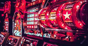 Antarmuka platform dhk4d menampilkan meja dealer langsung, pasar sportsbook, dan permainan slot