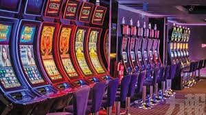 Meja blackjack langsung dengan dealer profesional dan antarmuka permainan dhk4d